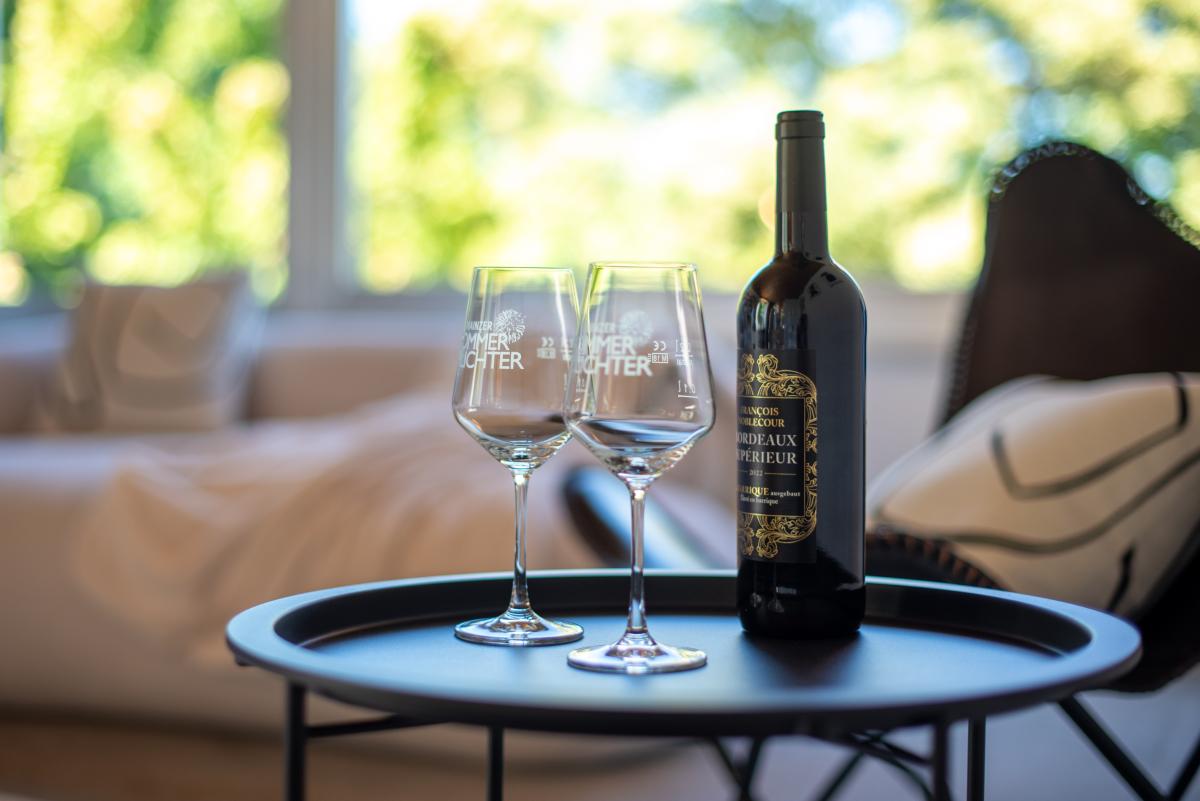 Behaglich eingerichteter Wohnbereich, der Käufer emotional anspricht